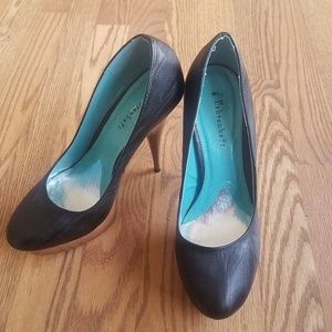 Fahrenheit Womens 9 Black Heels Wood Look Sexy